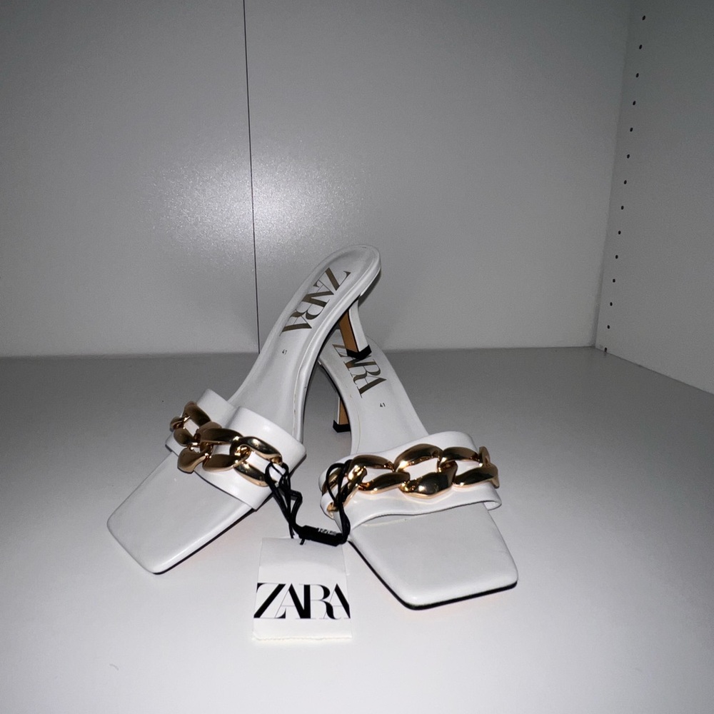 NEW WITH TAGS : ZARA Heels